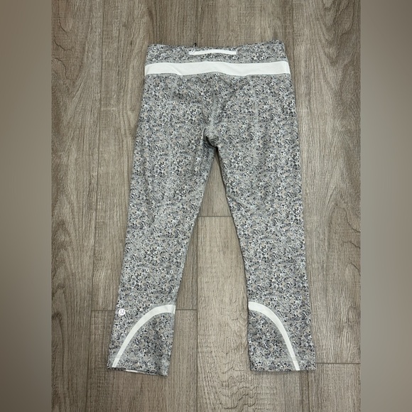 Lululemon Run: Inspire Crop II All Luxtreme 4 Petite Fleur Silver Spoon White - Picture 9 of 10